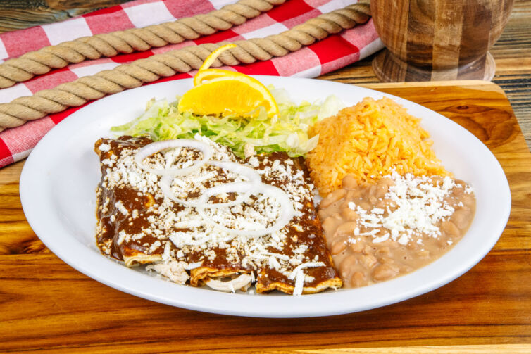 Enchiladas de Mole con Pollo