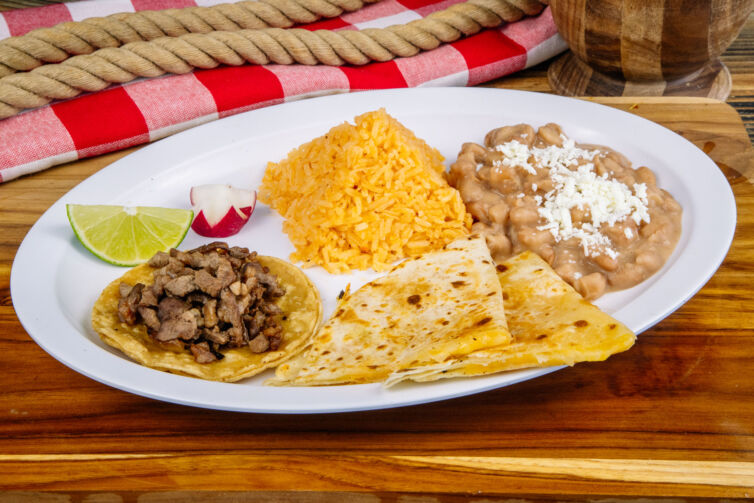 Taco y Quesadilla Combo Plate